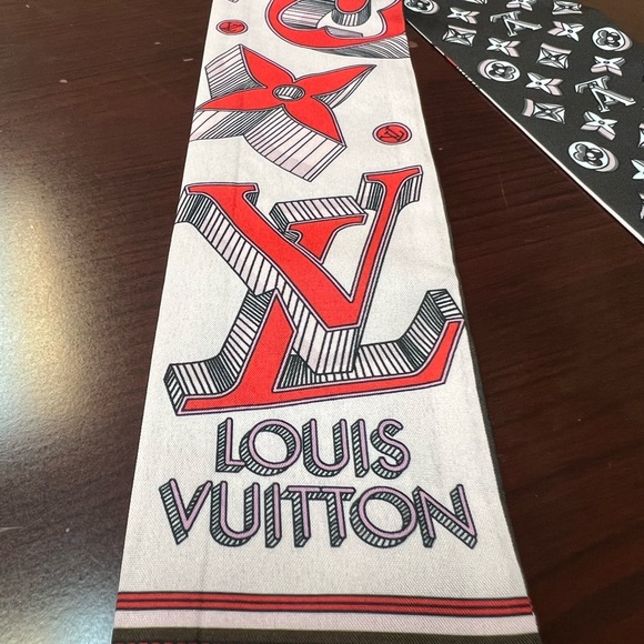 Louis Vuitton Silk Bandeau - Picture 6 of 6